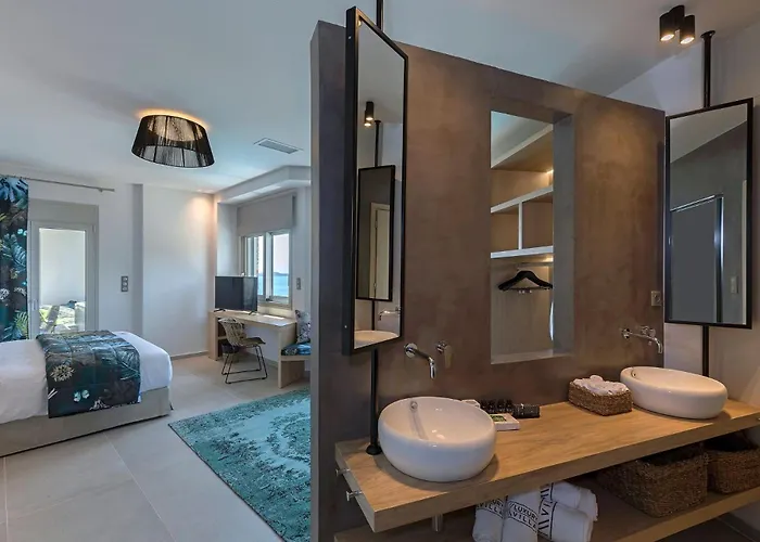 Super Luxury Five-bedroom Private Infinity Pool Villa Città di Skiathos