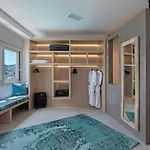 Super Luxury Five-bedroom Private Infinity Pool *