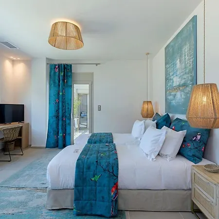 Super Luxury Five-bedroom Private Infinity Pool & Astounding Sea Views