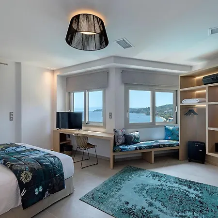 Super Luxury Five-bedroom Private Infinity Pool Вилла Скиатос