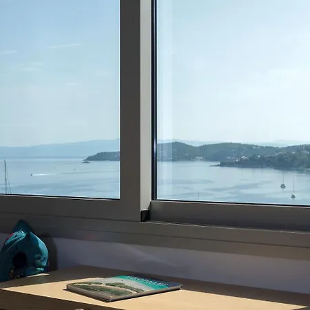 Super Luxury Five-bedroom Private Infinity Pool Скиатос