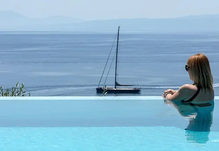 Super Luxury Five-bedroom Private Infinity Pool *