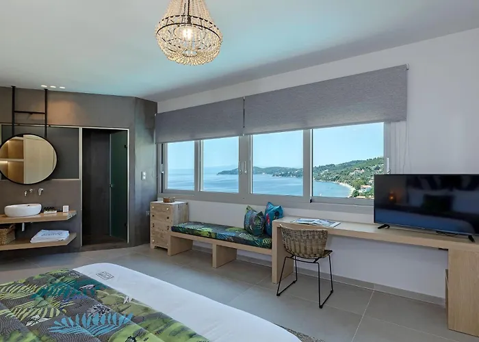 Super Luxury Five-bedroom Private Infinity Pool * Skiatos