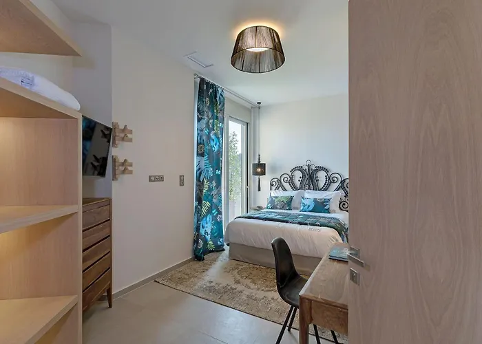 Super Luxury Five-bedroom Private Infinity Pool